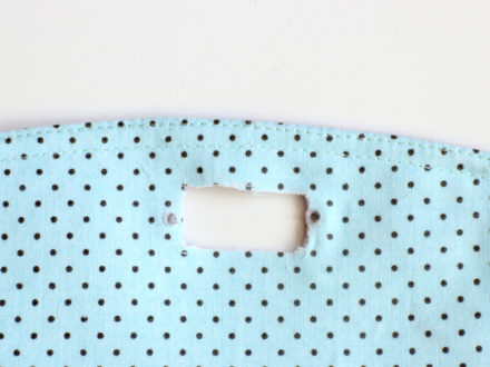 Wycinanie otworu pod zapięcie przekręcane