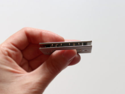 Mocowanie górnej części zapięcia przekręcanego w torebce