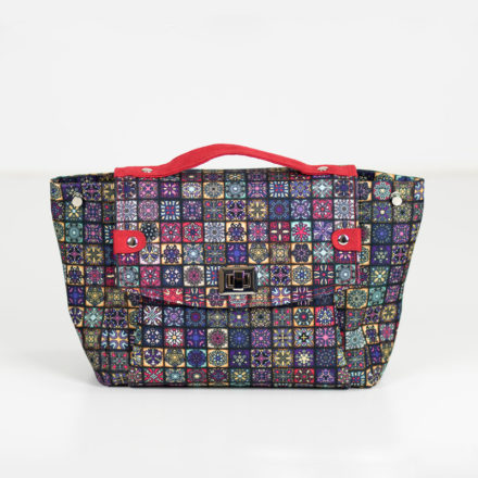 Torebka z zapięciem przekręcanym - jak zamocować zapięcie obrotowe w torebce