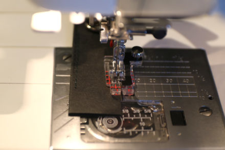 Szycie washpapy - precyzyjny ścieg przy pomocy stopki krawędziowej